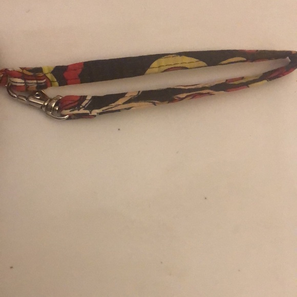 VERA Bradley Wristlet in Puccini Pattern 7.5' X 4' - Picture 6 of 8